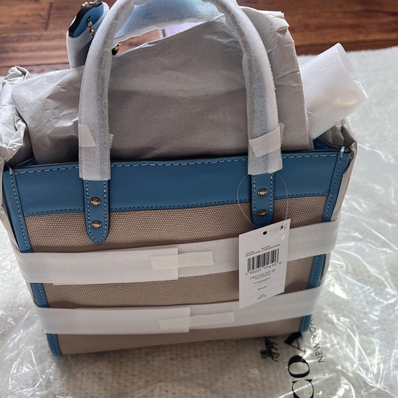 🆕 Coach Canvas & Leather Field Tote- color is Pool canvas - Picture 4 of 6